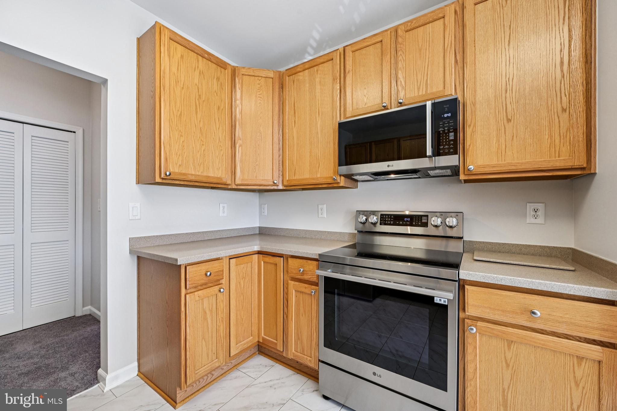 COURTYARDS AT WAVERLY WOODS EAST - Residential