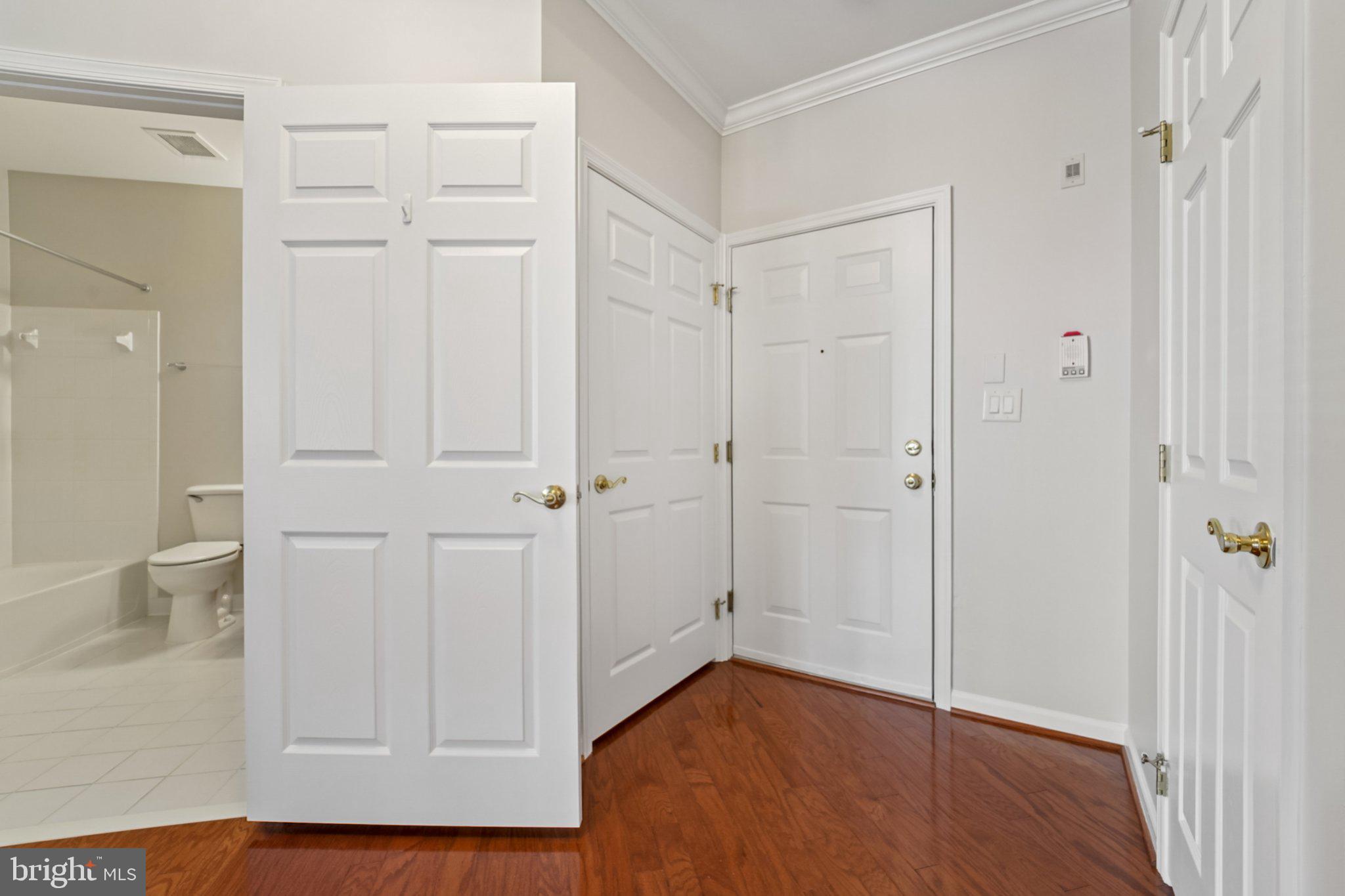 COURTYARDS AT WAVERLY WOODS EAST - Residential