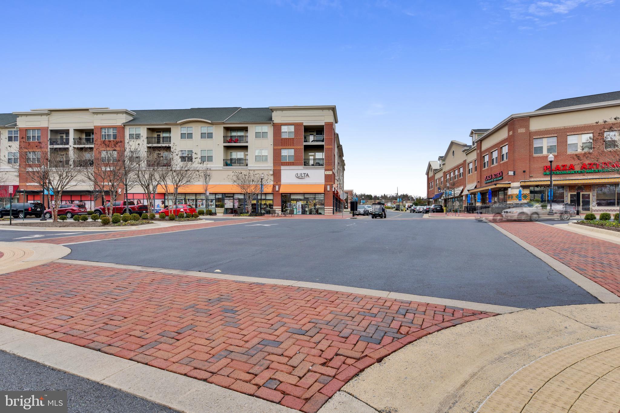 LOFTS AT VILLAGE WALK - Residential