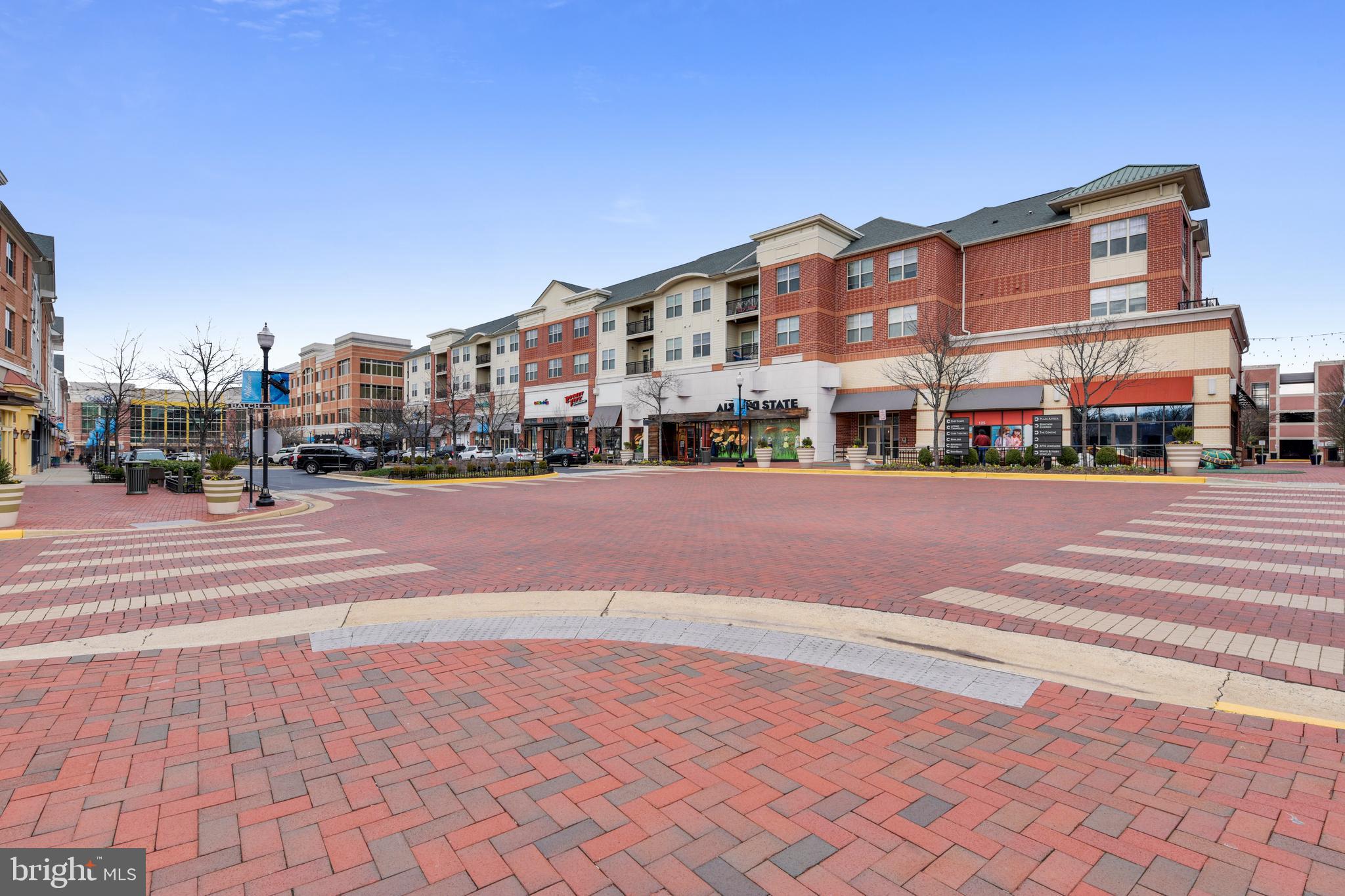 LOFTS AT VILLAGE WALK - Residential