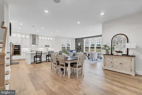 24899 Deepdale Court, Aldie, VA MLS: VALO2091104