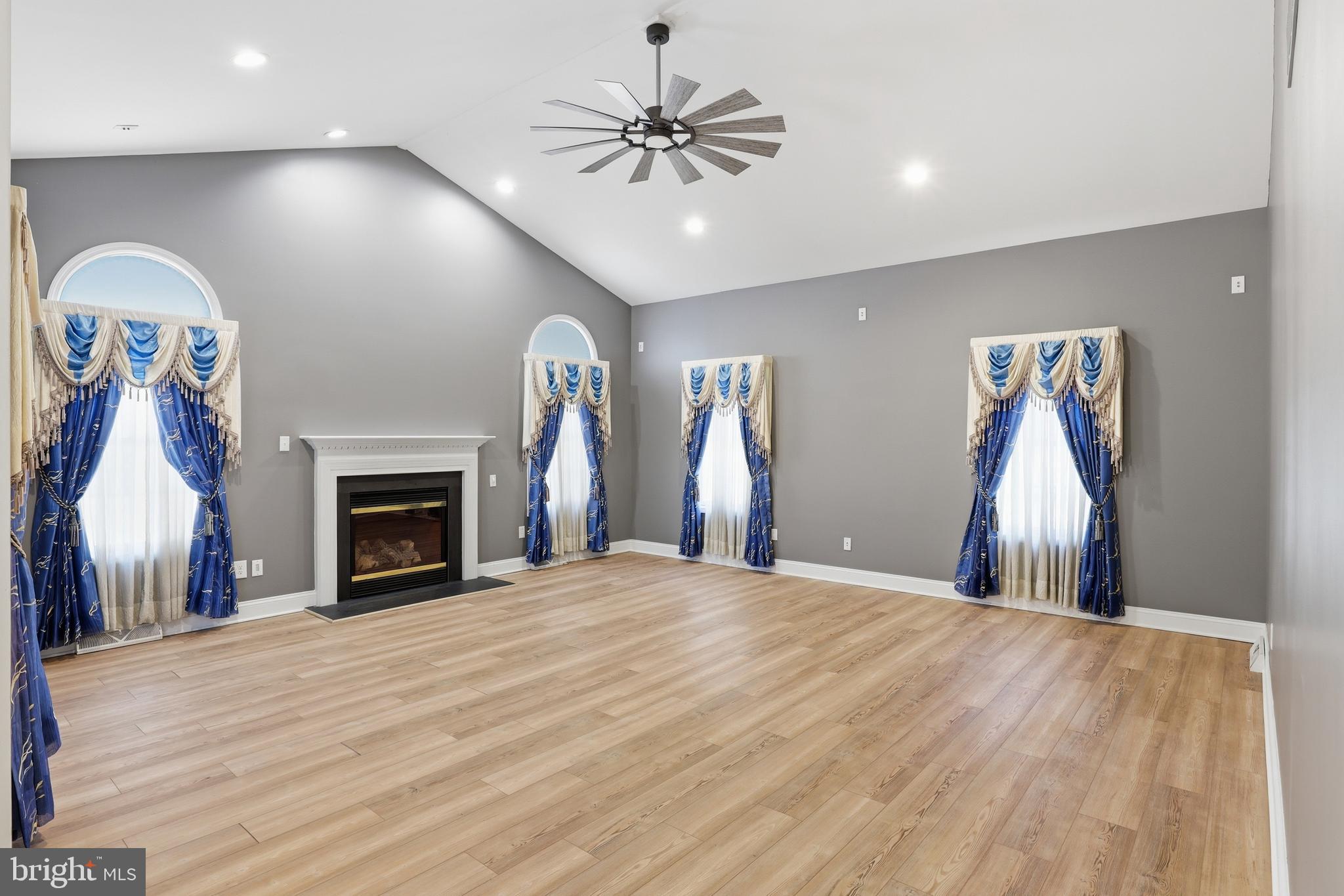 GRAND OAKS - Residential