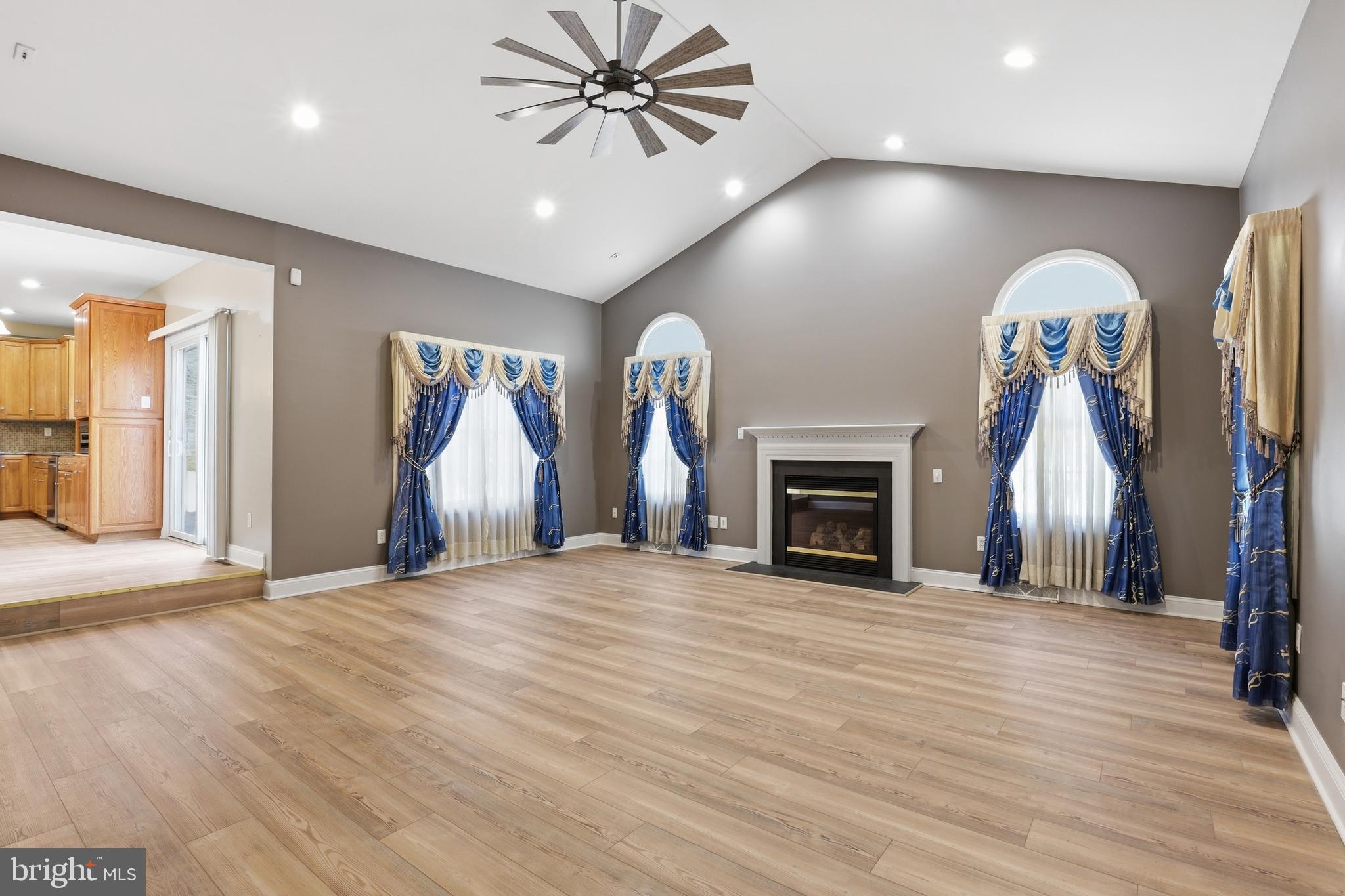 GRAND OAKS - Residential