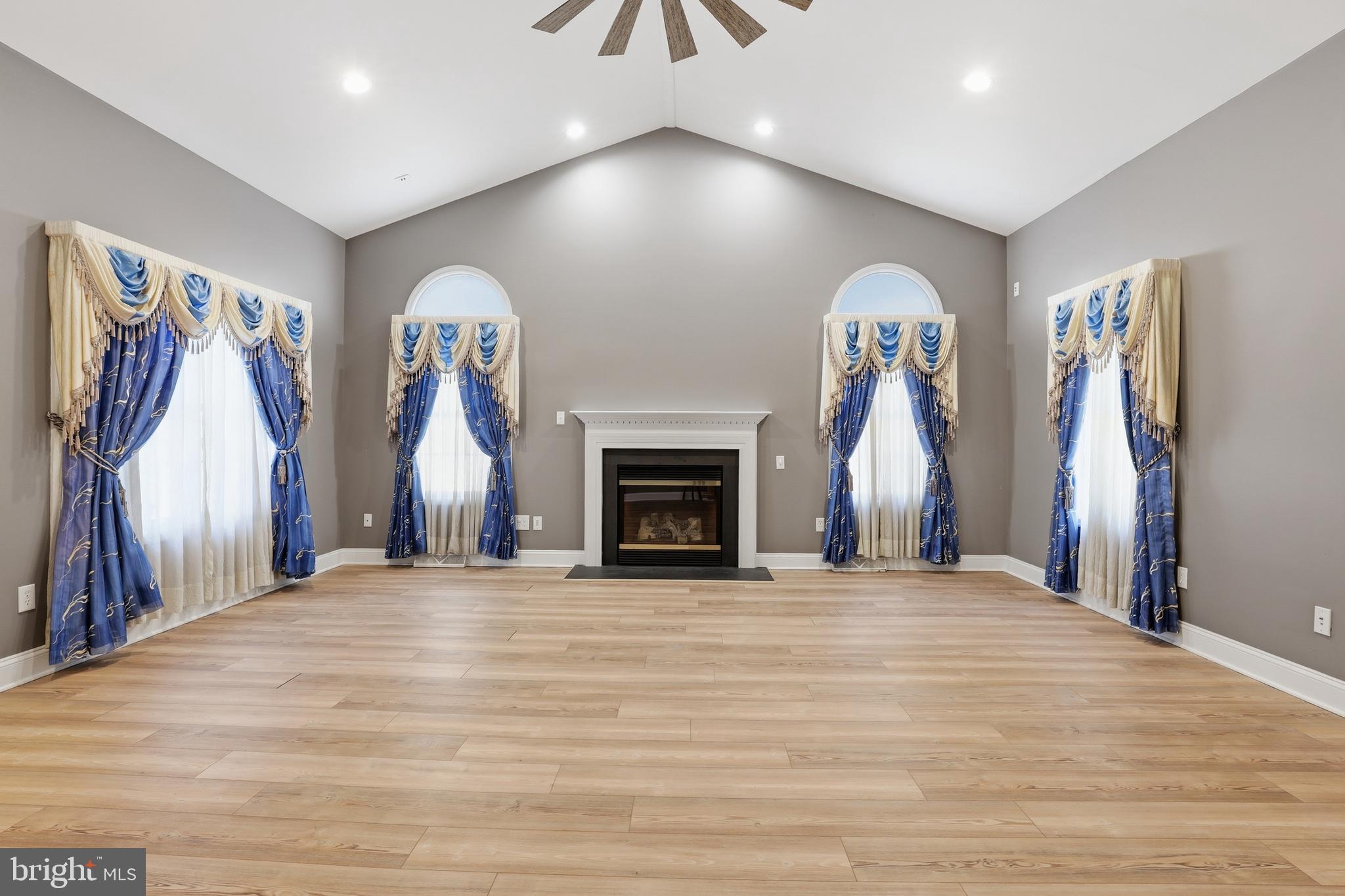 GRAND OAKS - Residential