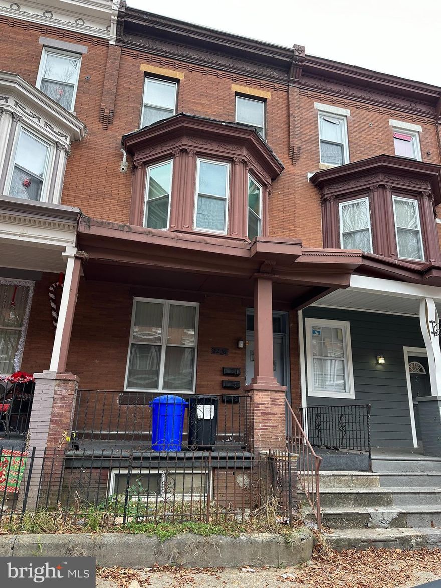 legal three apartments off broad st 1 block to temple U.
all occupied.
unit 1: 2 bed 1 bath ,access to the yard and garage and basement,$1080/month lease till Jul ,2026.
unit 2  rear: studio ,$780 month to month lease.
unit 2 front: bilevel 4 beds 2 baths, $1400 till jul 2026
                          2 nd fl: kitchen with laundry and 1 bed 1 bath,3 rd: 3 bed 1 bath 
great tenants.