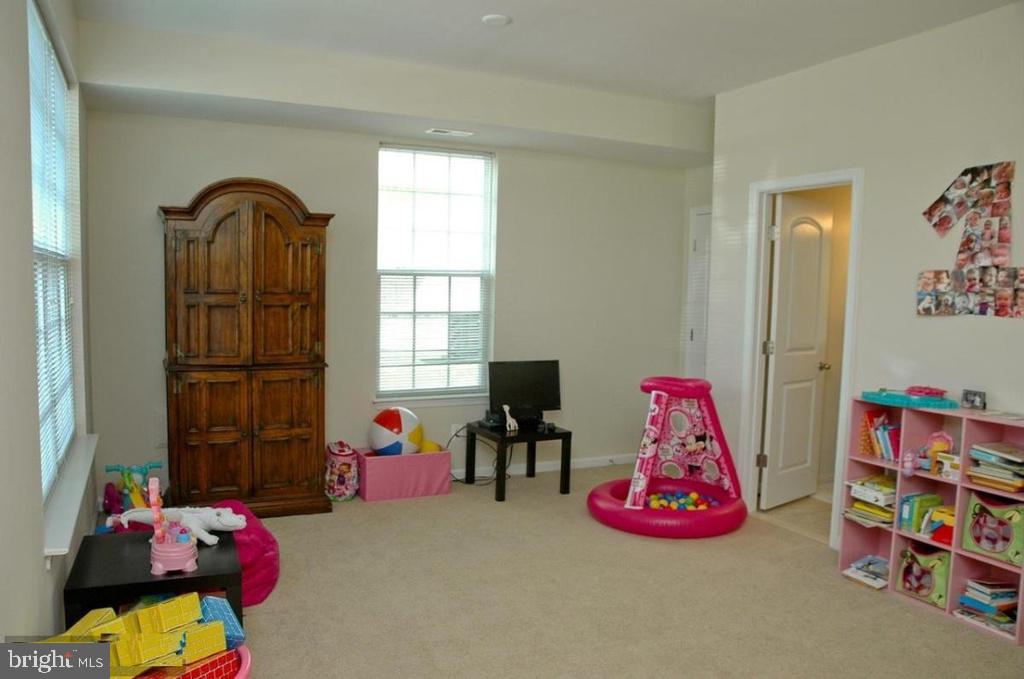 22698 PARKLAND FARMS TERRACE