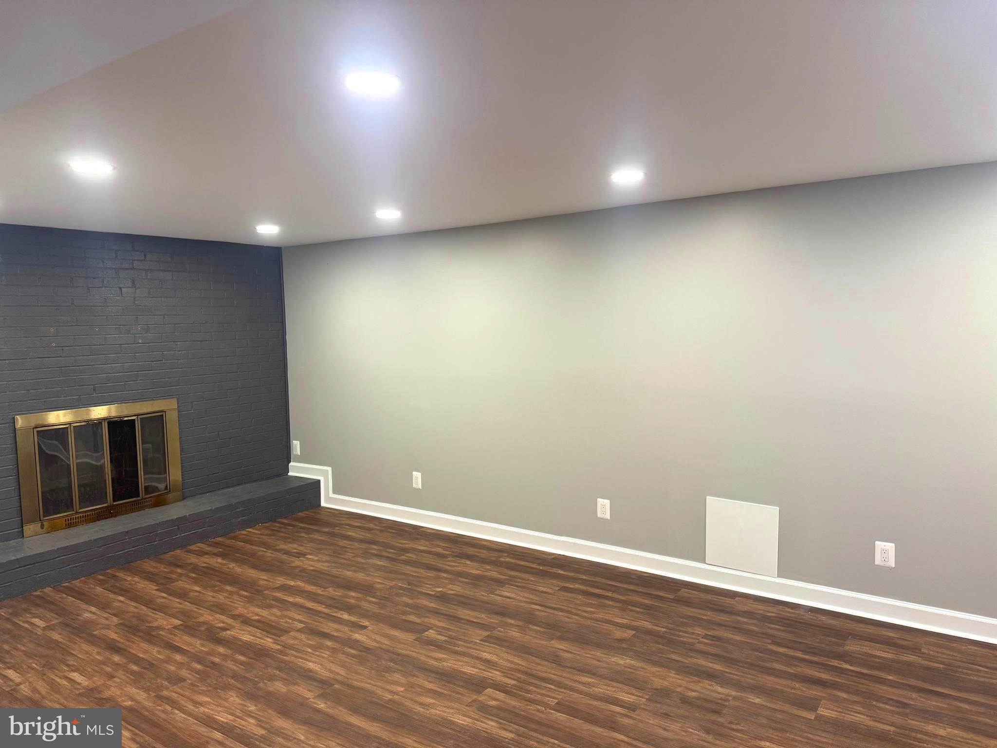 ROLLING VALLEY - Residential