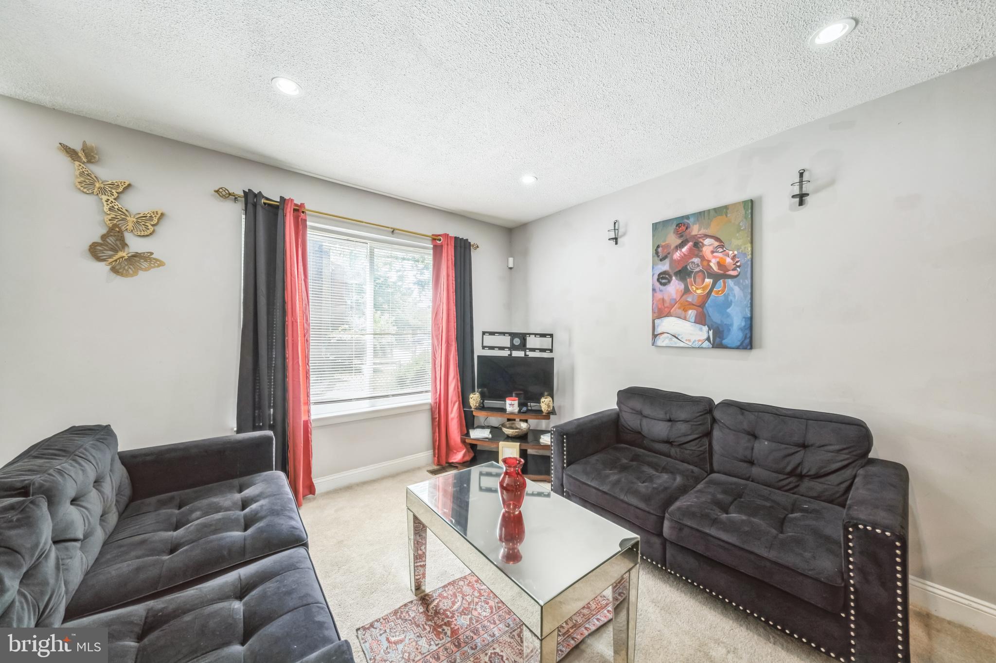 1142 BARNABY TERRACE SE