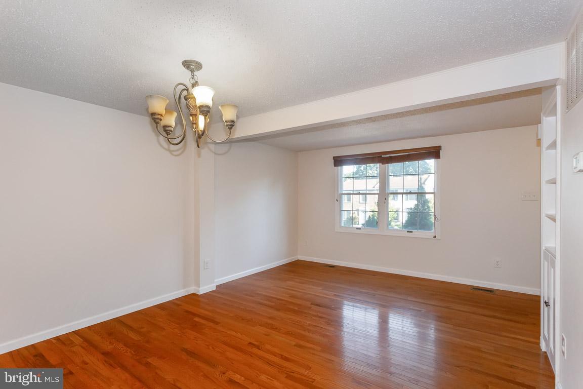 ROLLINGWOOD VILLAGE - Residential Lease