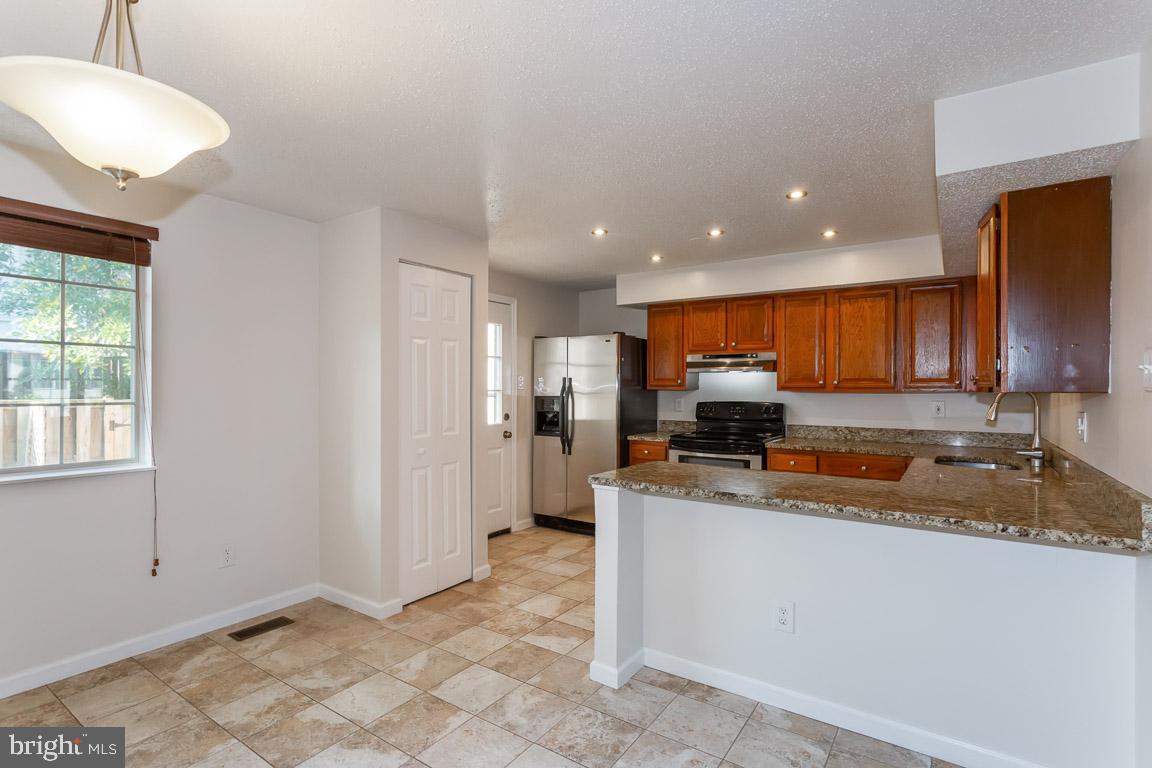 ROLLINGWOOD VILLAGE - Residential Lease