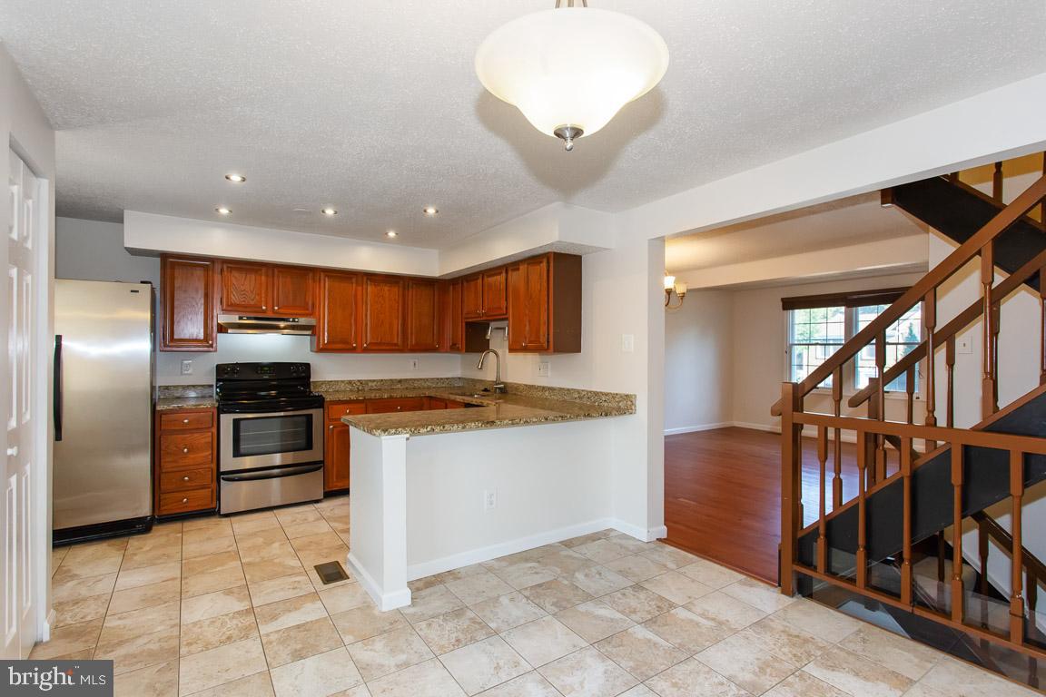 ROLLINGWOOD VILLAGE - Residential Lease