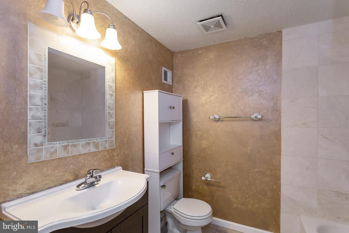 ROLLINGWOOD VILLAGE - Residential Lease