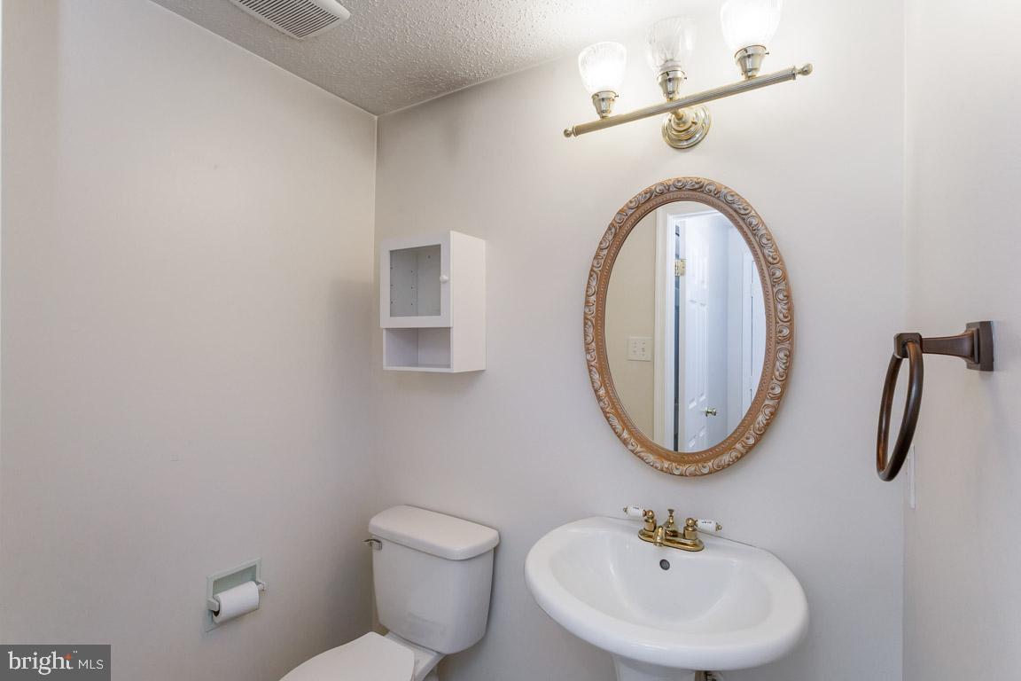 ROLLINGWOOD VILLAGE - Residential Lease