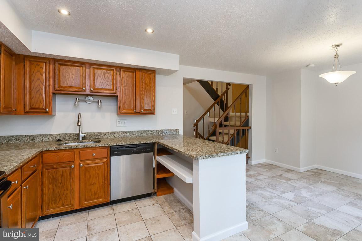 ROLLINGWOOD VILLAGE - Residential Lease