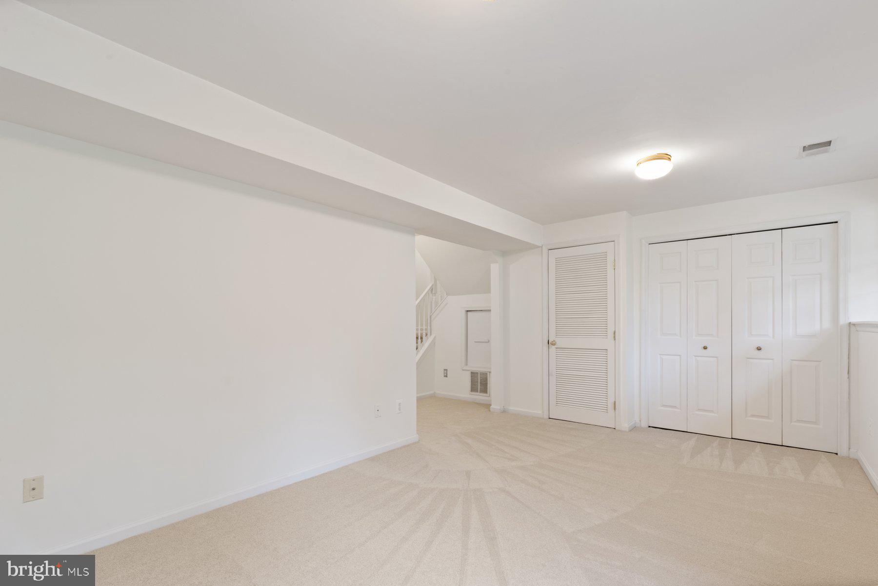 ASHBURN FARM - Residential