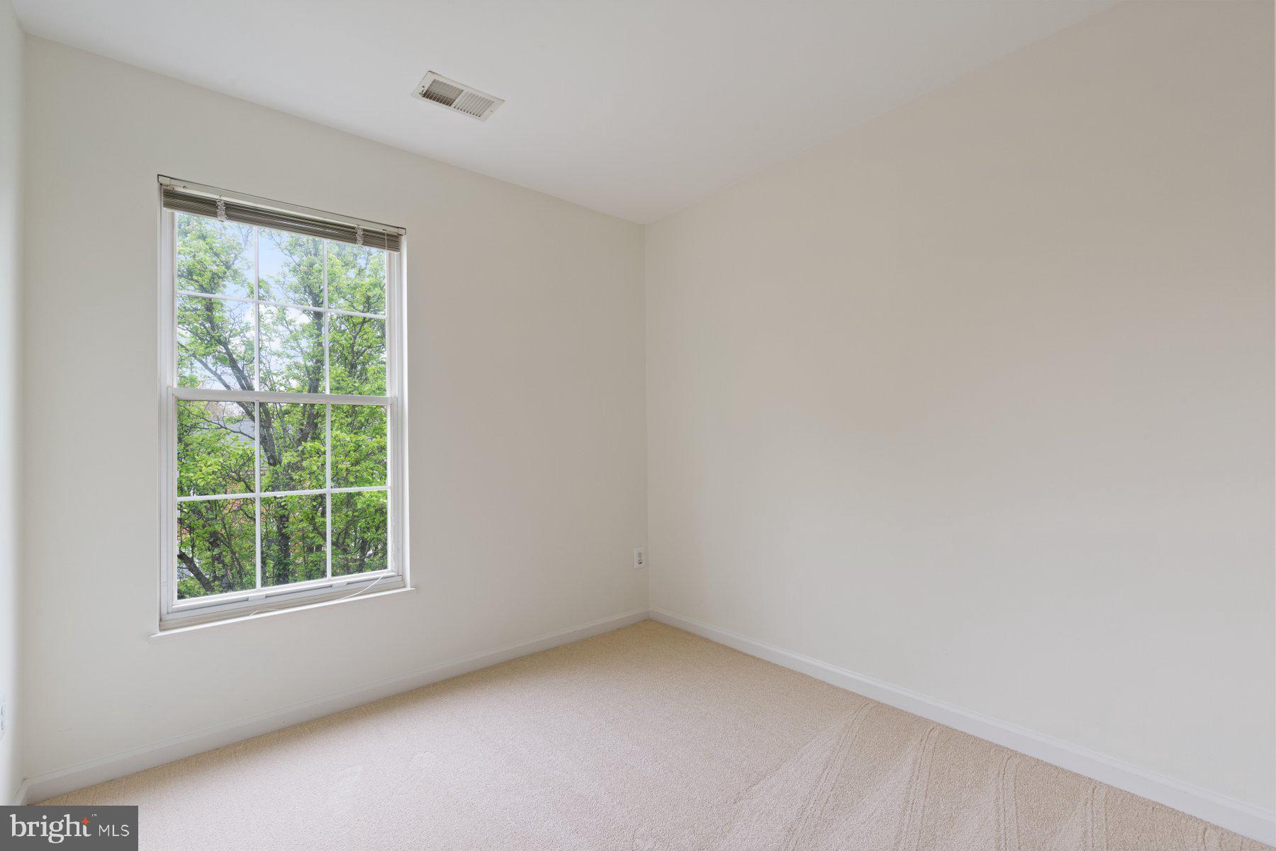 ASHBURN FARM - Residential