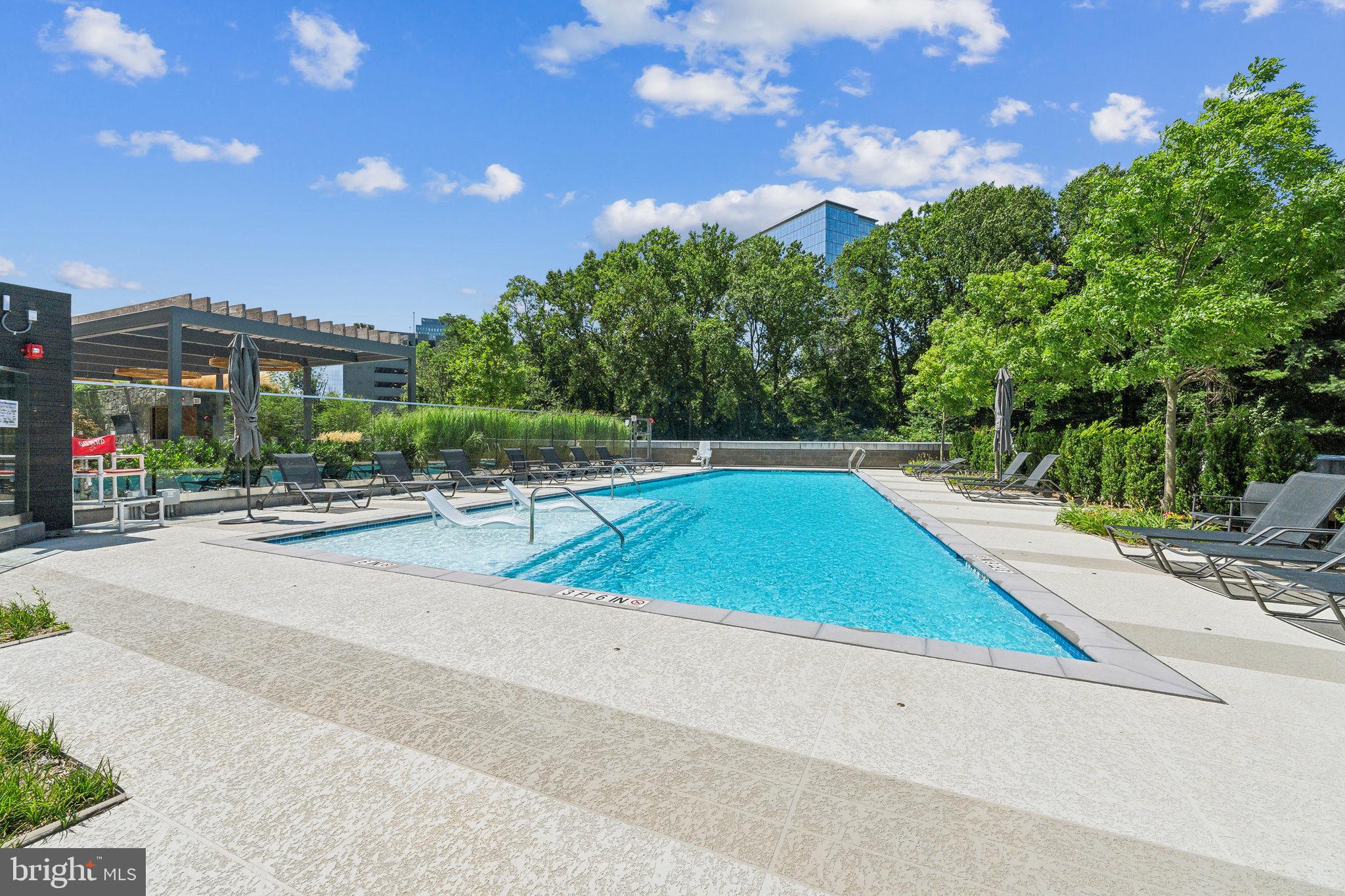 TYSONS CORNER - Residential