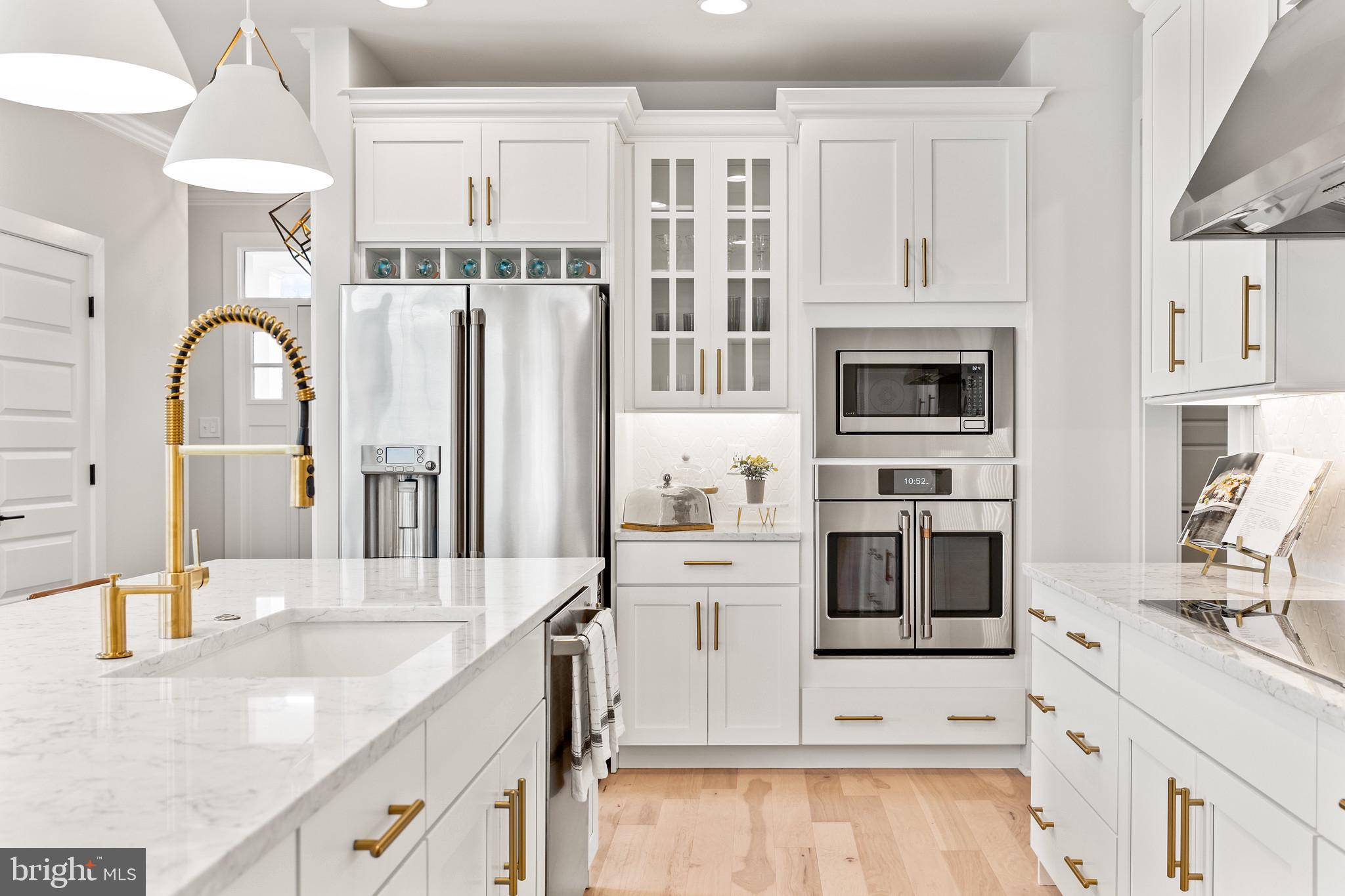 LIGHTSHIP COVE - Residential