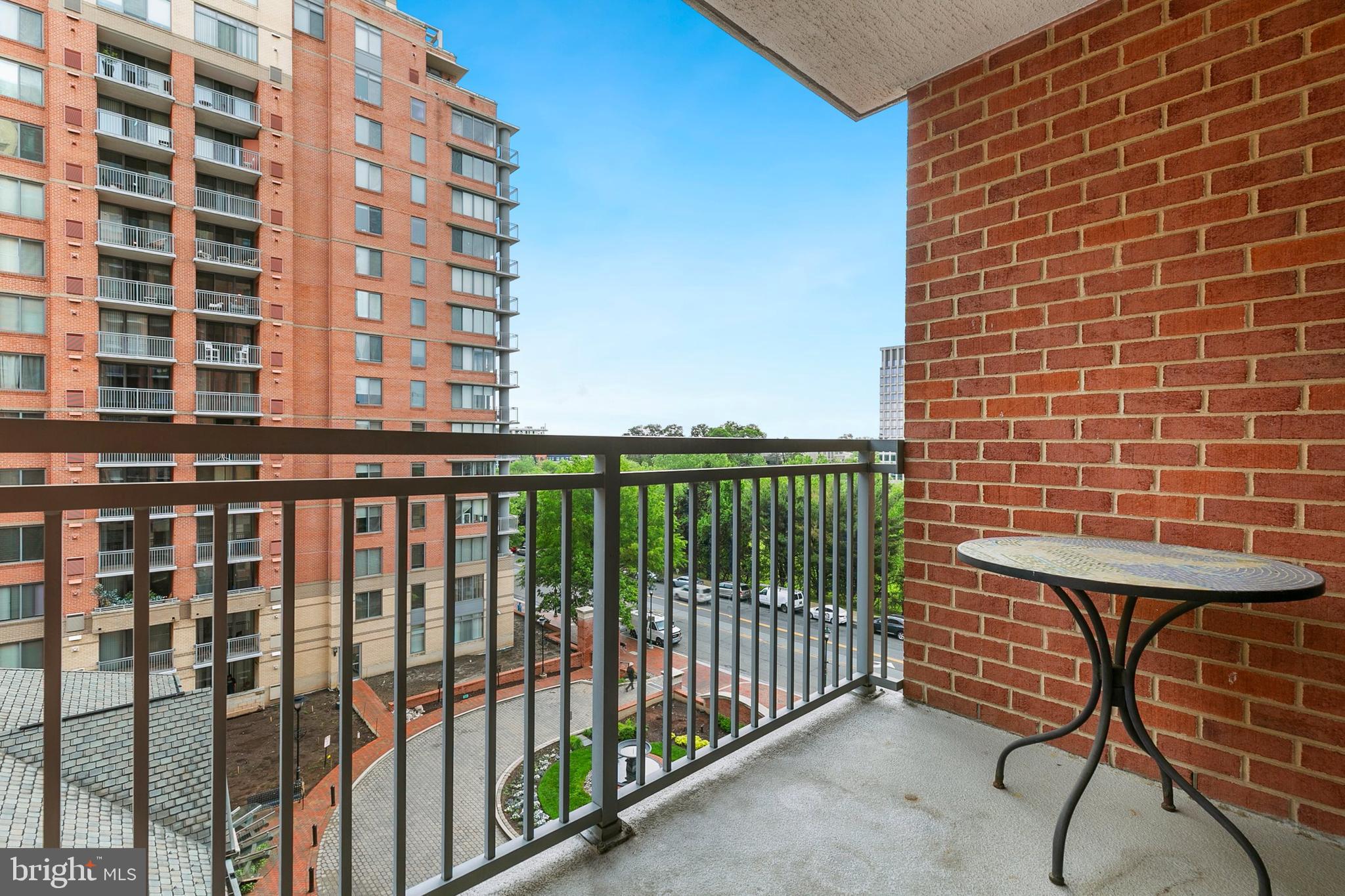 GALLERY AT WHITE FLINT - Residential