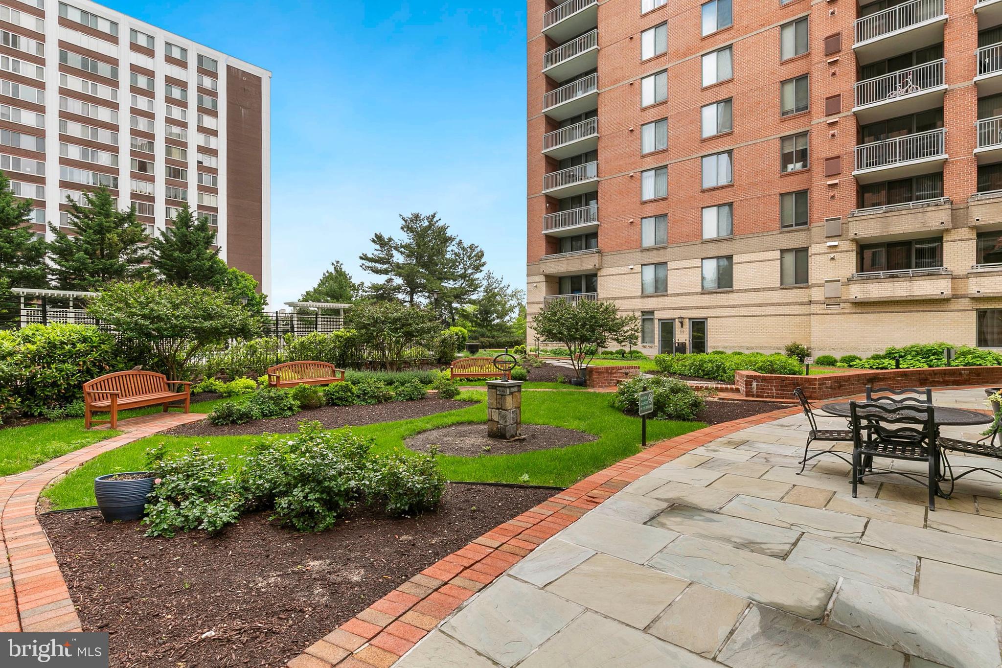 GALLERY AT WHITE FLINT - Residential
