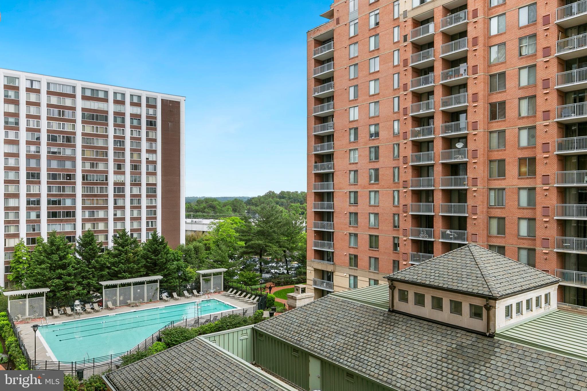 GALLERY AT WHITE FLINT - Residential