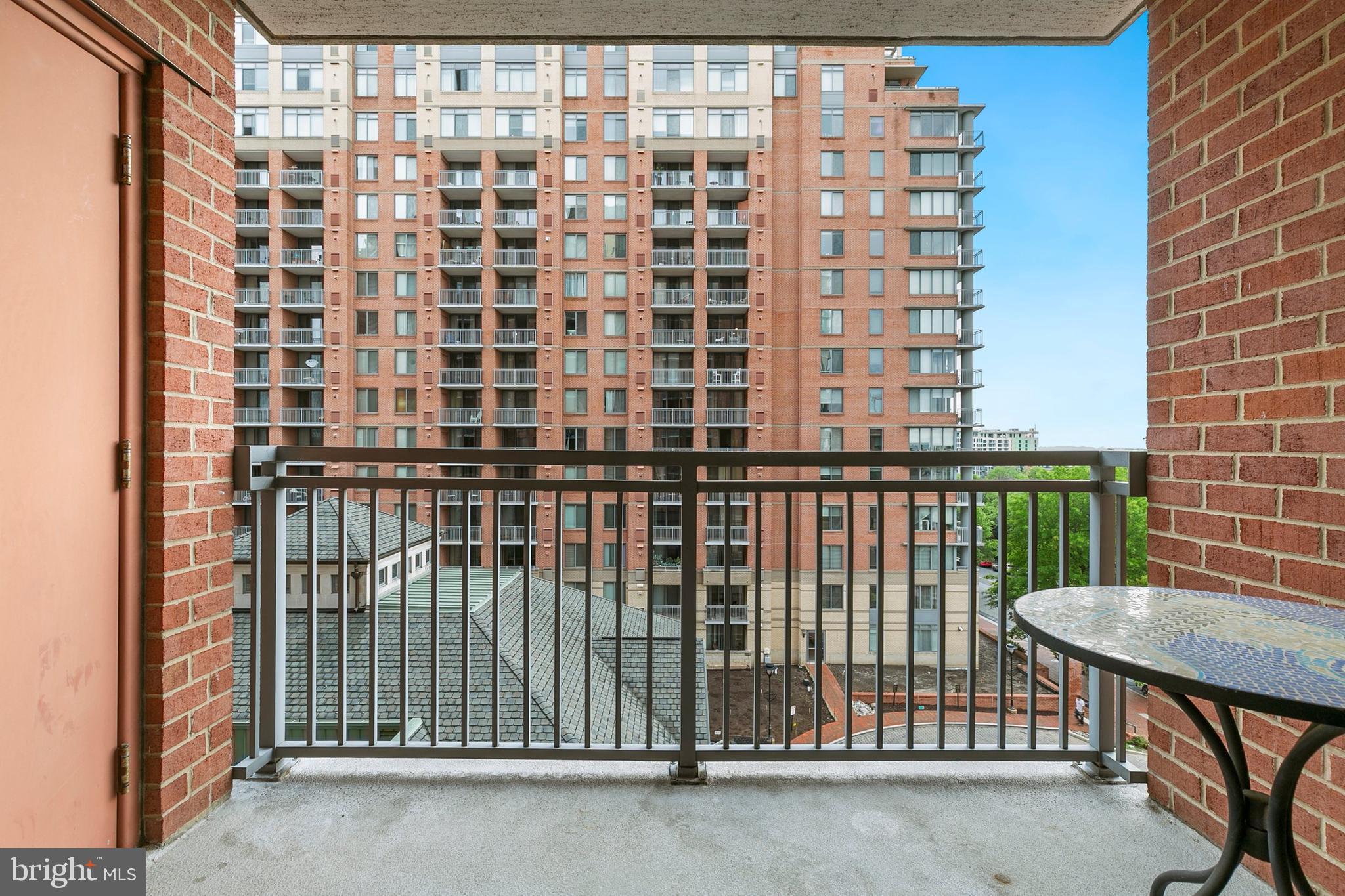 GALLERY AT WHITE FLINT - Residential