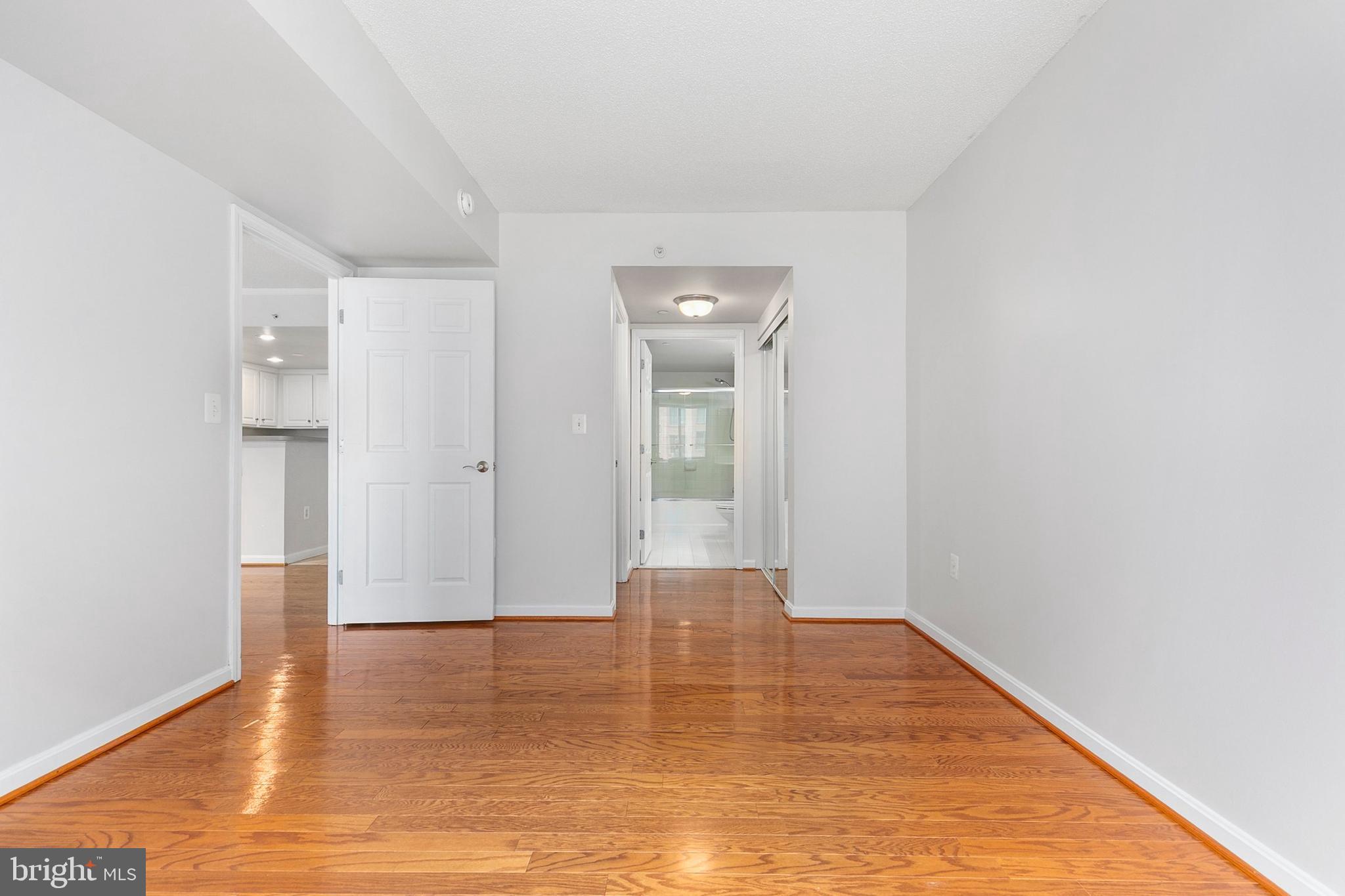 GALLERY AT WHITE FLINT - Residential