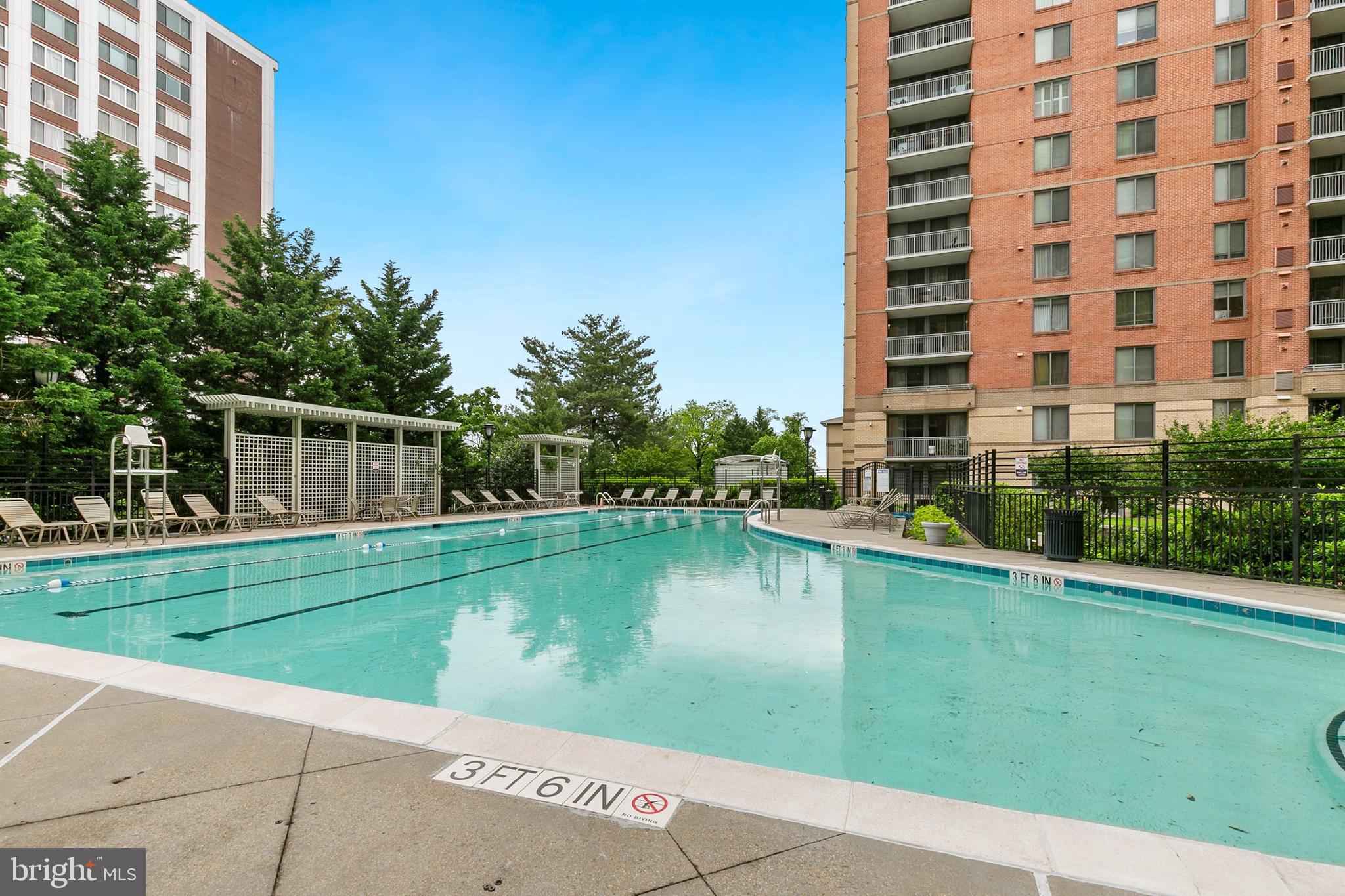 GALLERY AT WHITE FLINT - Residential