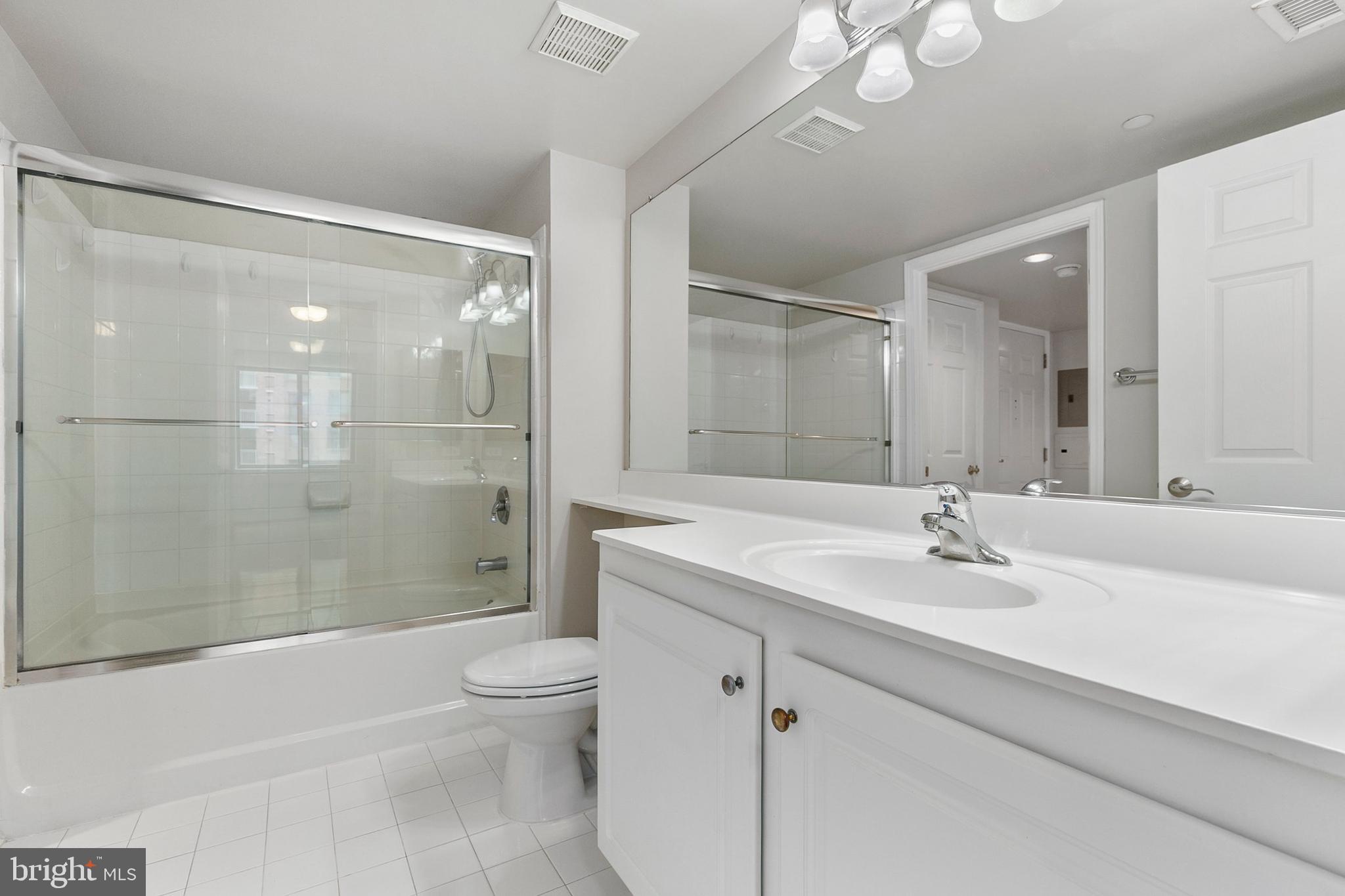 GALLERY AT WHITE FLINT - Residential