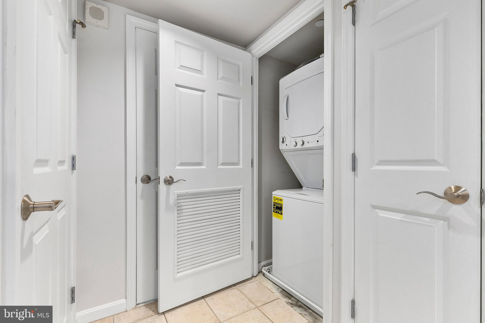 GALLERY AT WHITE FLINT - Residential