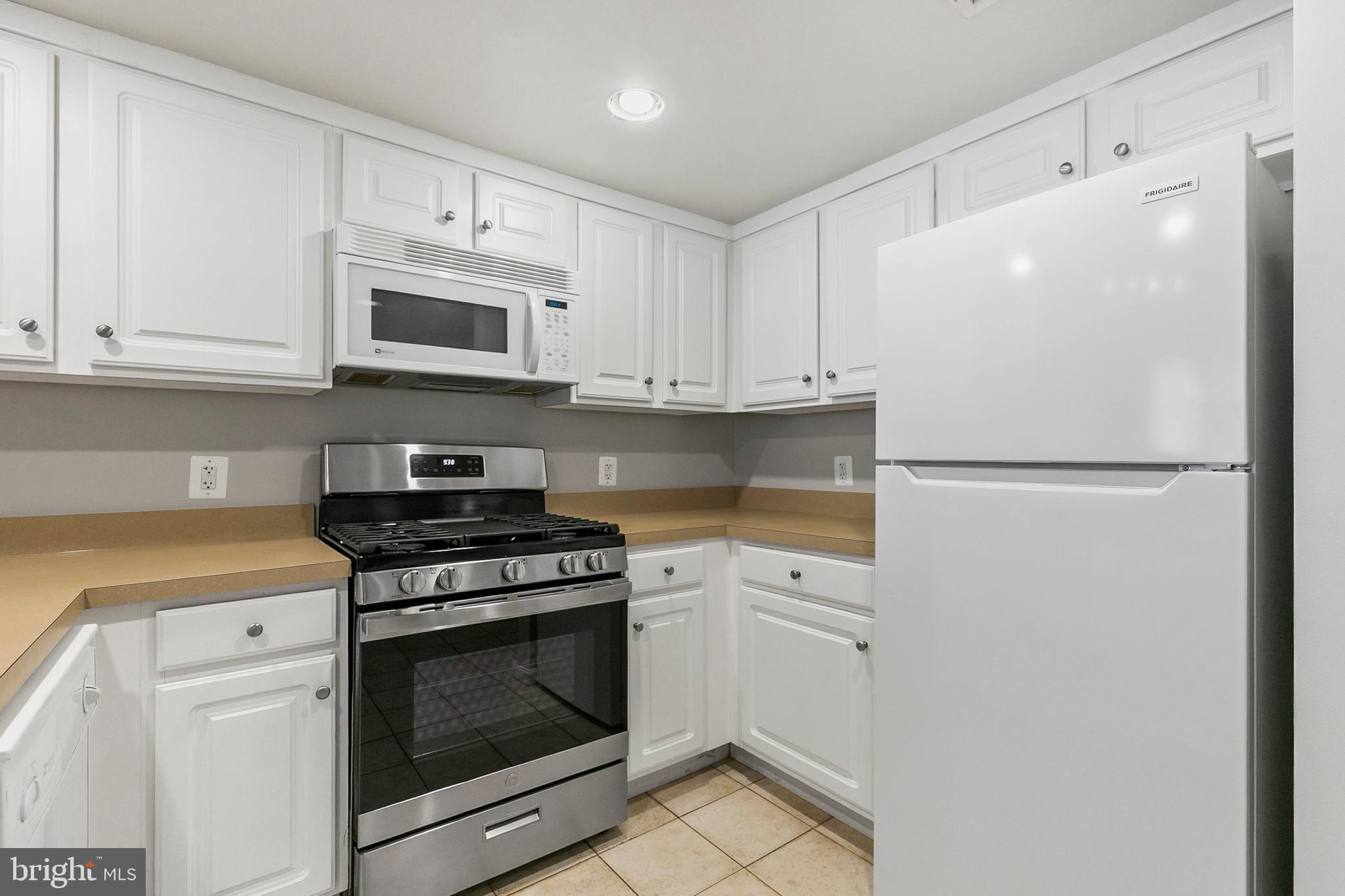 GALLERY AT WHITE FLINT - Residential