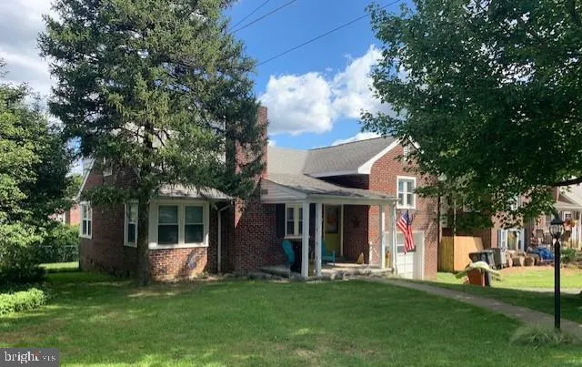 Reading, Pennsylvania 19606, United States, 4 Bedrooms Bedrooms, ,3 BathroomsBathrooms,Residential,Pending,243406