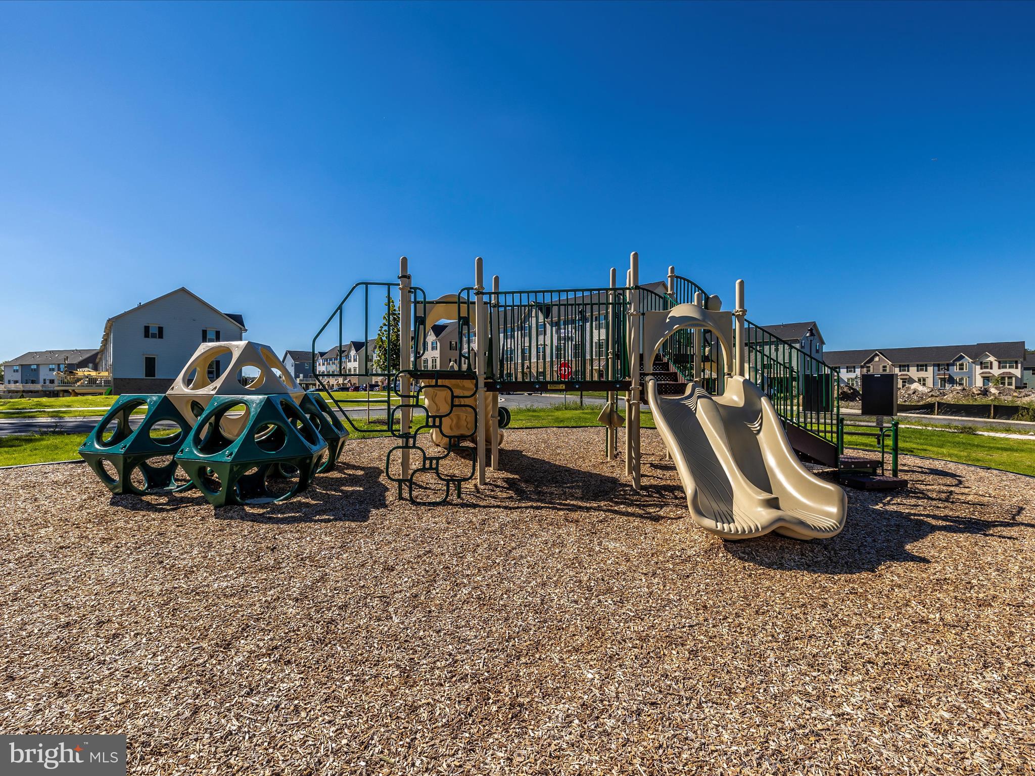 LAKE LINGANORE - Residential