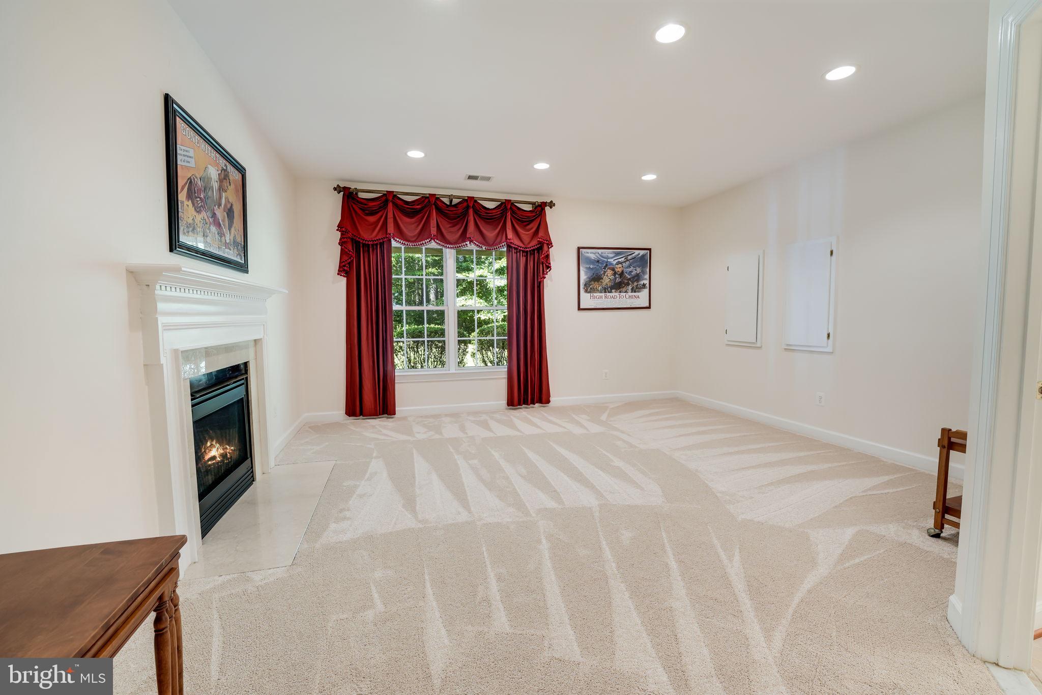 RIVER FALLS - Residential