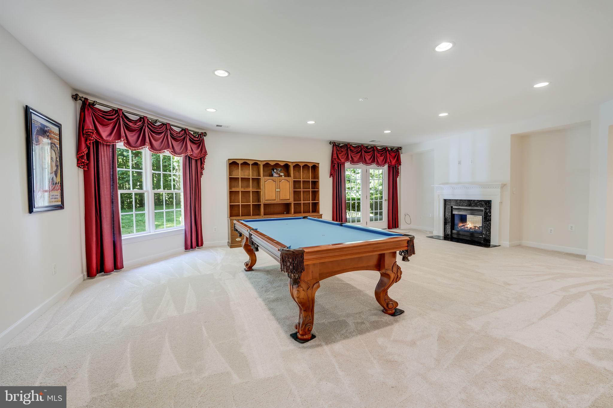 RIVER FALLS - Residential