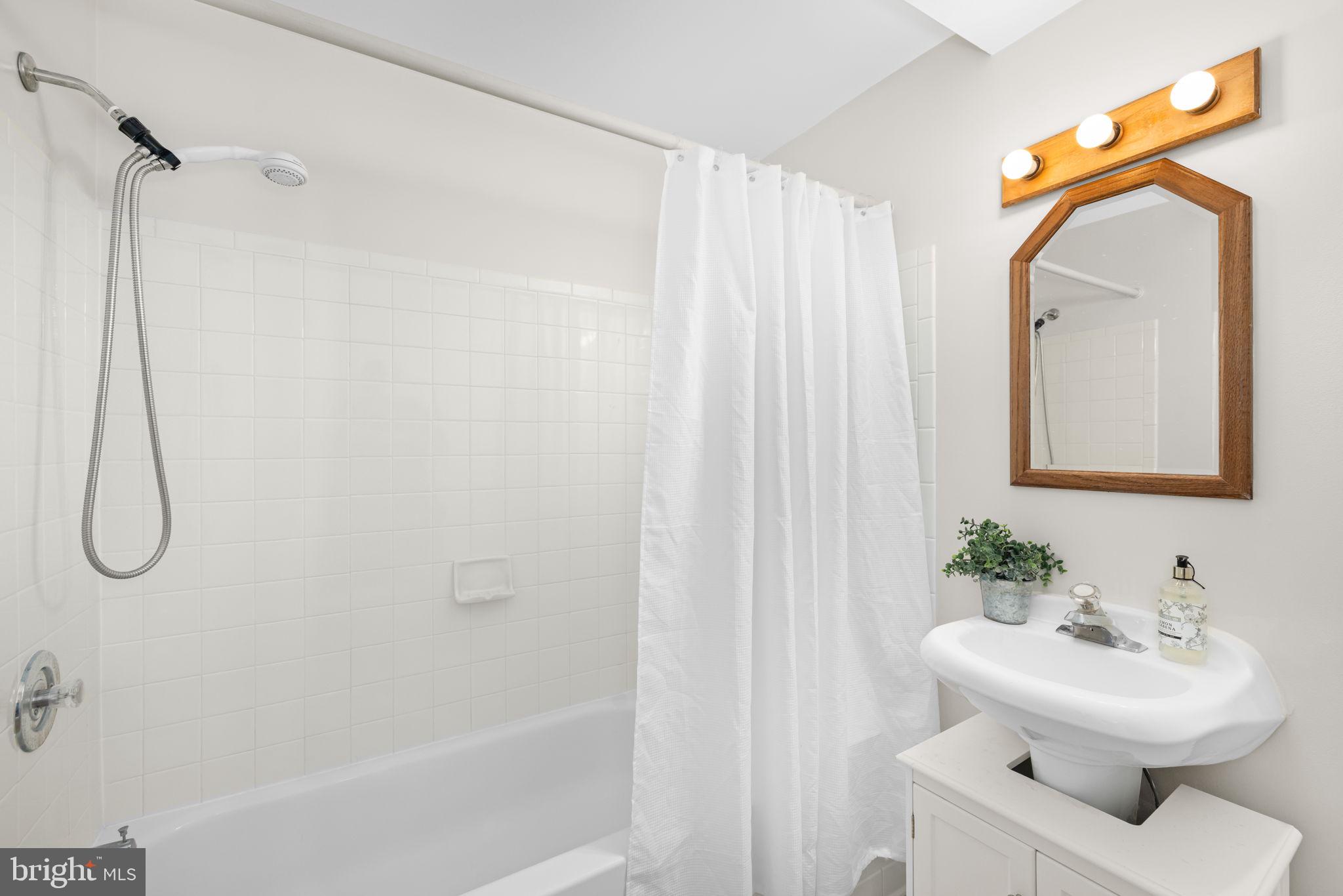 WOLF TRAP WOODS - Residential