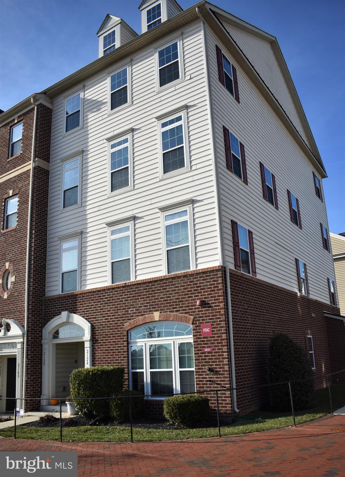 MARKET SQUARE - Residential Lease