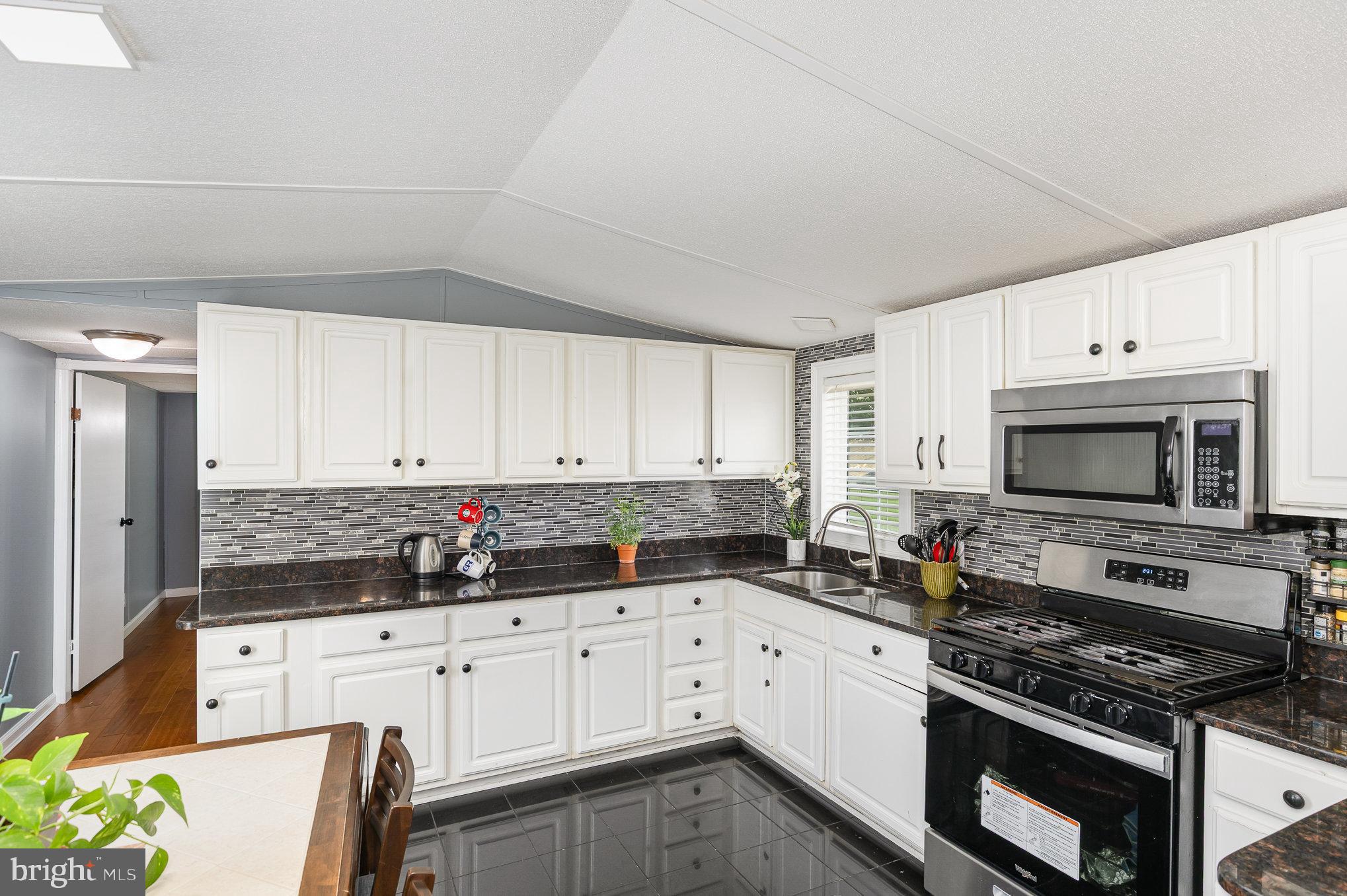 29 RENEE RD