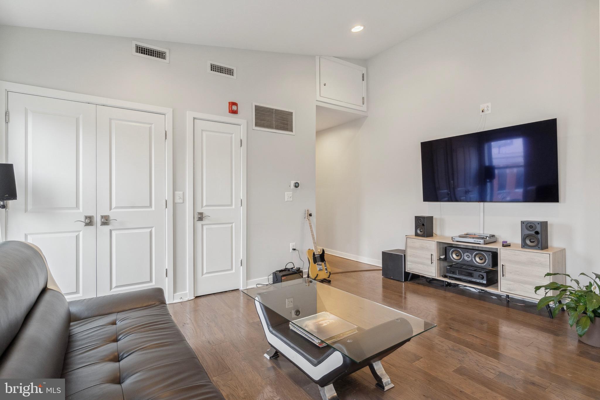 NORTHERN LIBERTIES - Commercial Sale