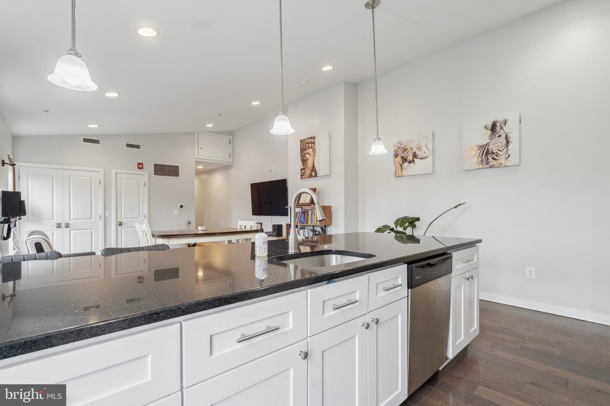 NORTHERN LIBERTIES - Commercial Sale