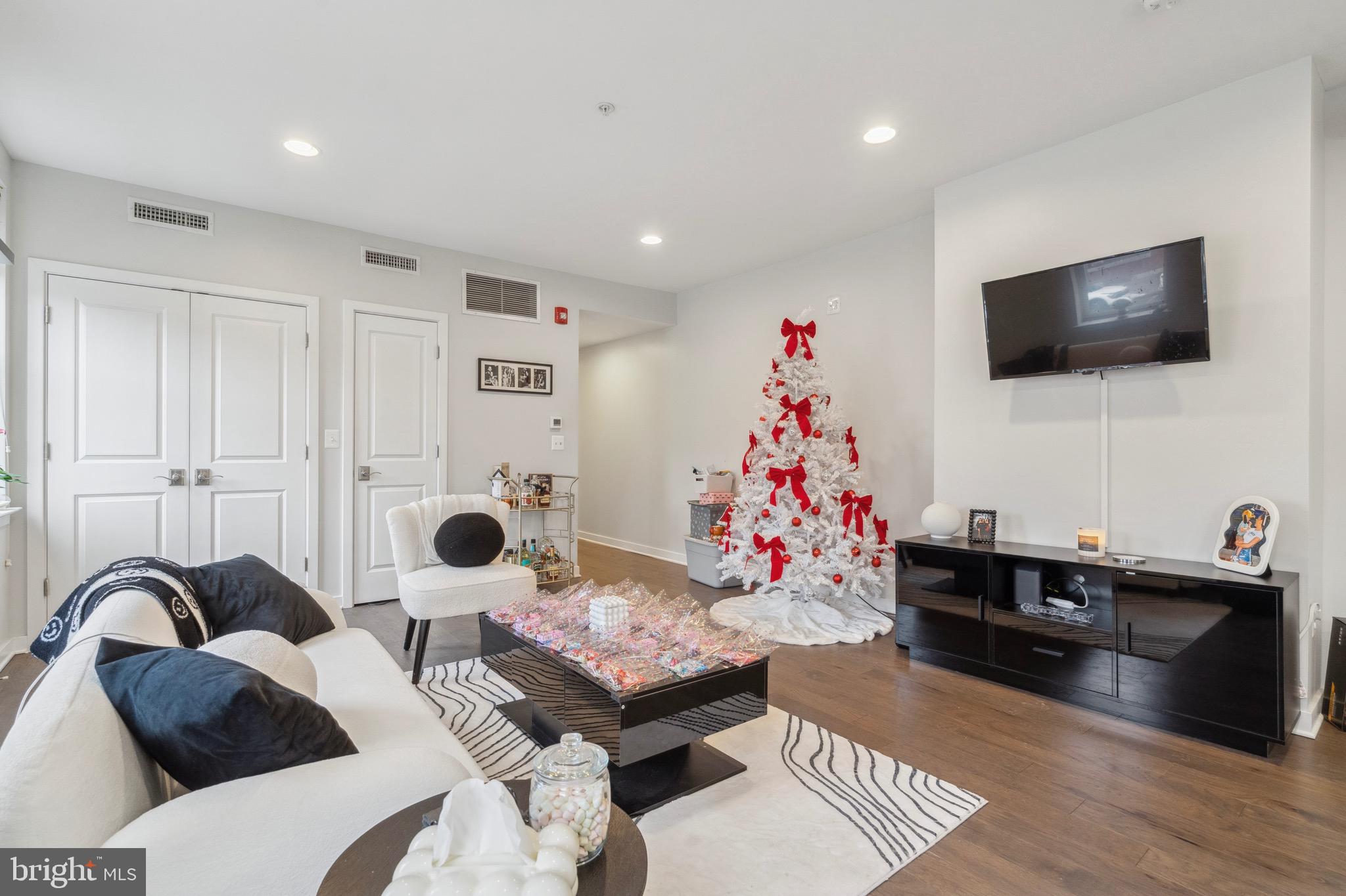 NORTHERN LIBERTIES - Commercial Sale