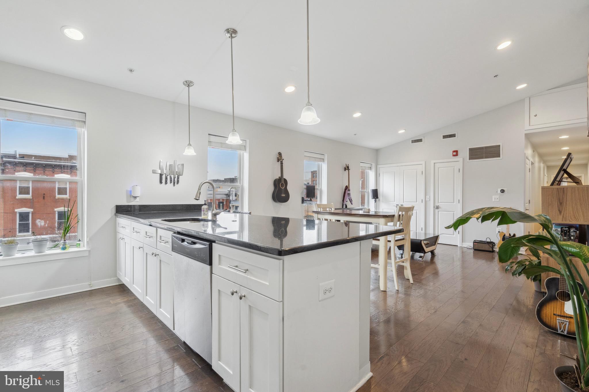 NORTHERN LIBERTIES - Commercial Sale