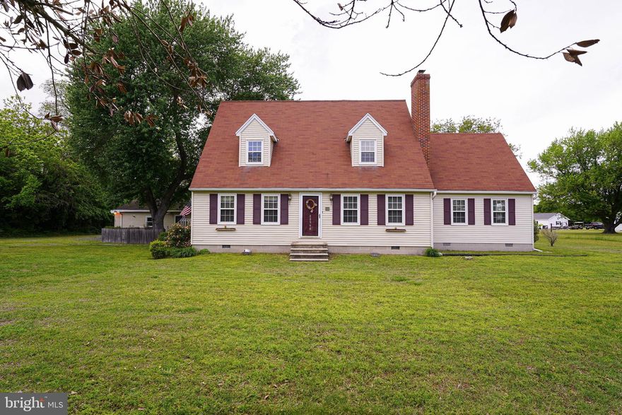 Welcome to this charming home, offering over 2,000 square feet of living space nestled on nearly an acre of picturesque land. The spacious layout is perfect for both family living and entertaining.
The newly updated kitchen features brand-new appliances and cabinets, creating a functional space for all your cooking needs. The first-floor master suite is a private retreat, complete with its own deck for enjoying peaceful mornings or evenings. A bright sunroom, located just off the formal dining room, brings in an abundance of natural light and offers a cozy space to relax. A convenient full laundry/mudroom is located right off the entry, perfect for cleaning up after a day spent by the river.
The home also includes a carport, a 2-car garage, and a small workshop, offering ideal storage space for a boat or other outdoor equipment.
The property is a true garden lover's dream, with mature mulberry trees, flourishing blackberry bushes, and an array of vibrant flowering bushes and fragrant roses. The yard provides plenty of space for hosting gatherings, enjoying meals outside, and relaxing while surrounded by natural beauty.
With generous living spaces, ample storage, and endless potential, this home is a must-see! Don’t miss out on the opportunity to own this beautiful property, where nature and character blend seamlessly.