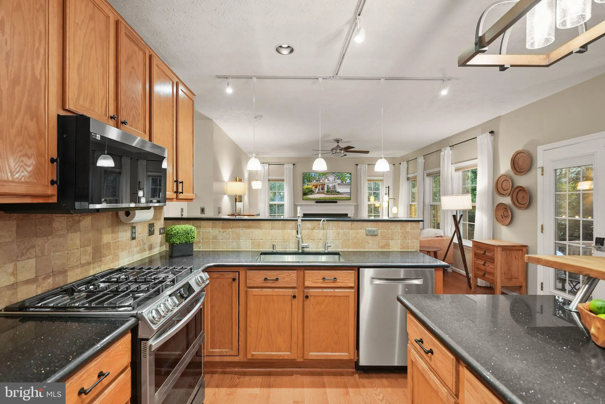 Fredericksburg, Virginia 22408, United States, 5 Bedrooms Bedrooms, ,3 BathroomsBathrooms,Residential,Pending,196879