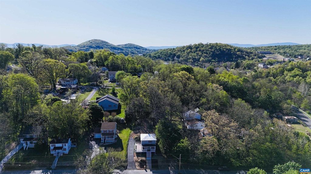 Photo of 427 Montgomery Ave, STAUNTON, VA 24401 (MLS # 676191)