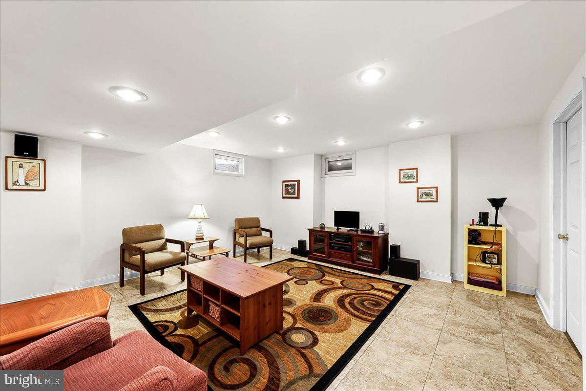 QUAIL HILL - Residential