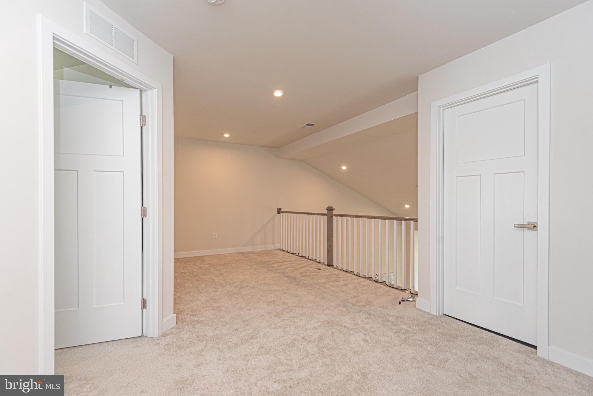 ATLANTIC LAKES - Residential