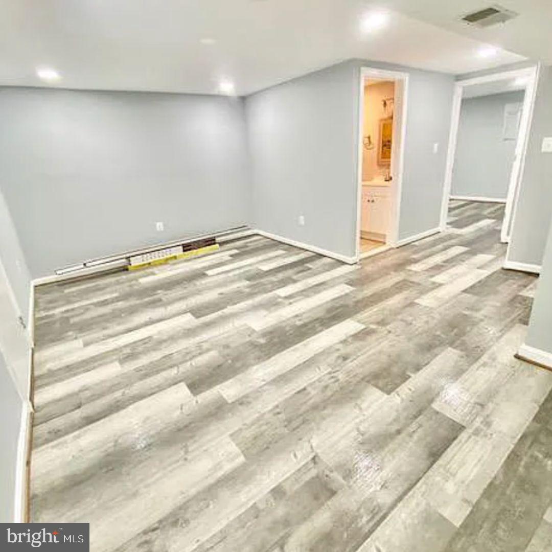 GLASSMANOR - Residential Lease