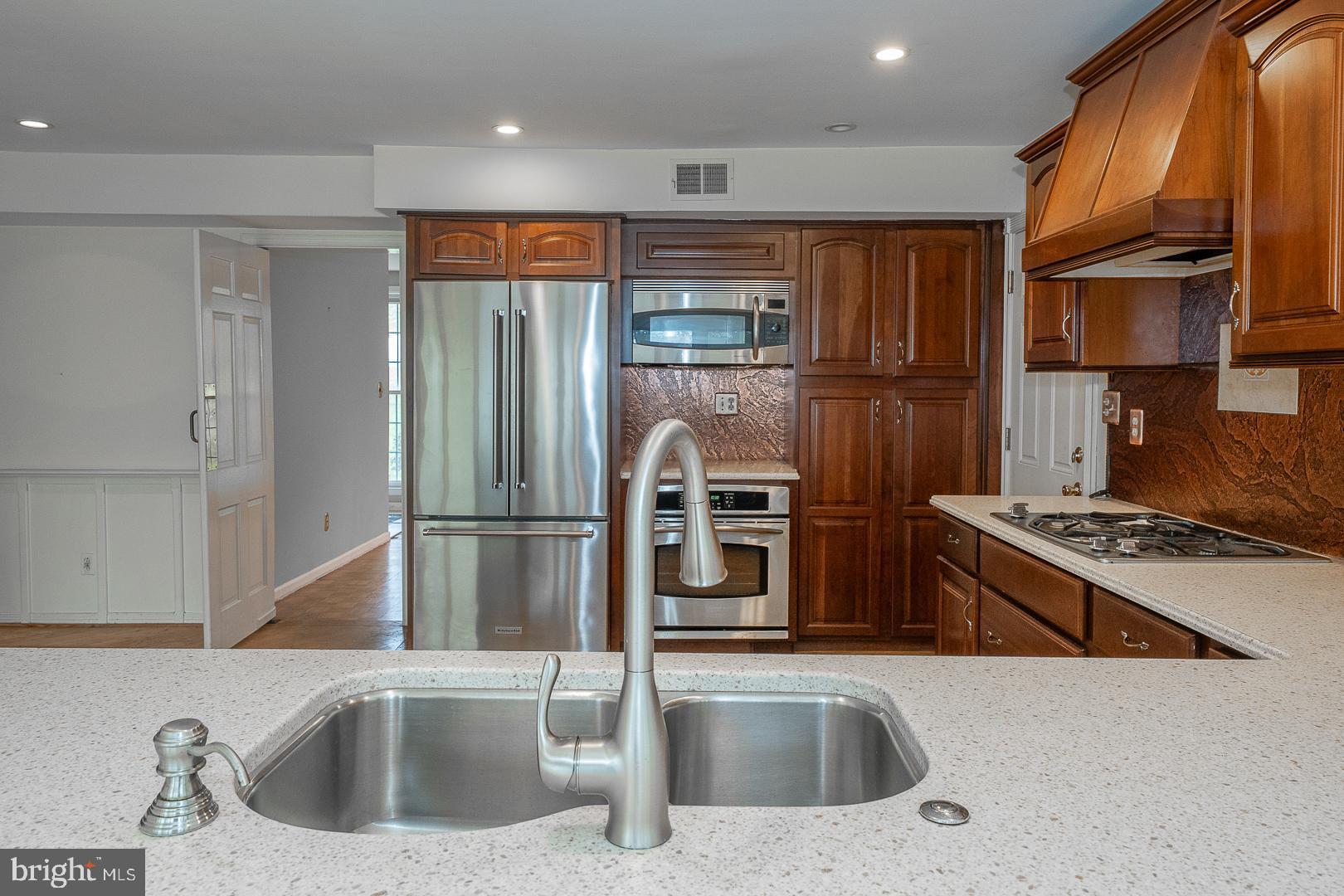 GLADWYNE - Residential