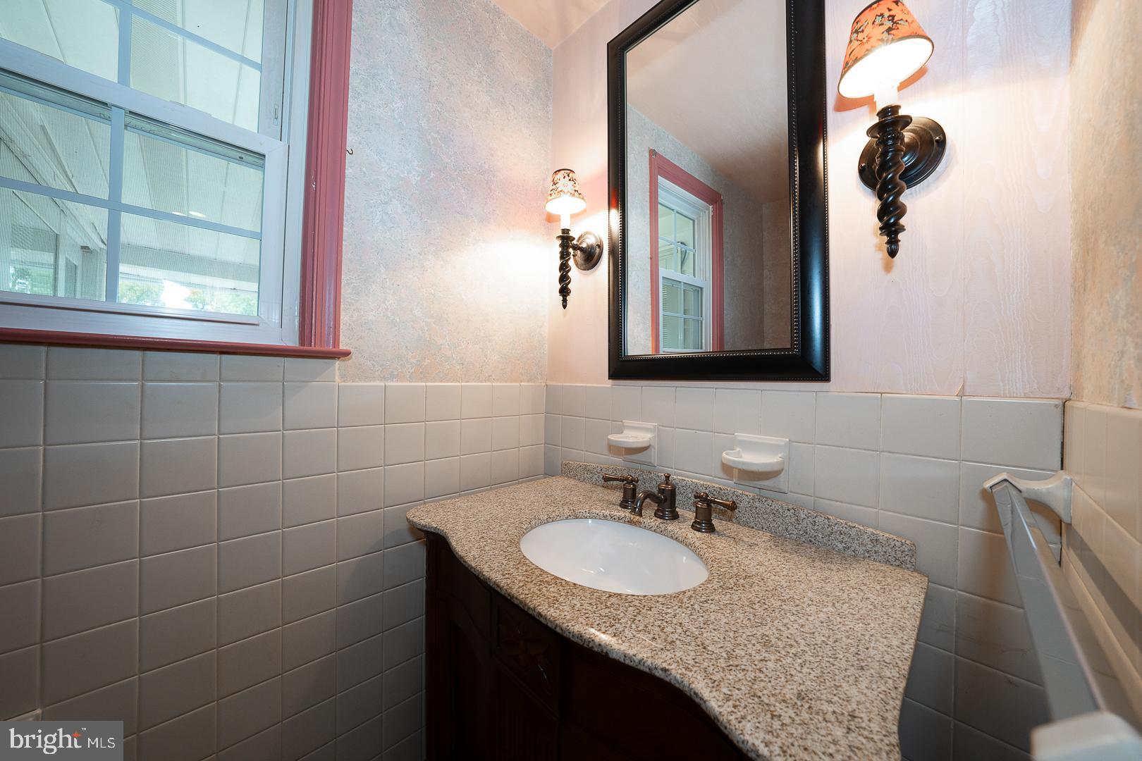 GLADWYNE - Residential